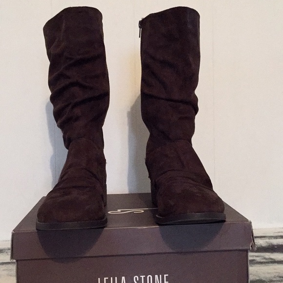 (Like New w/Box) Leila Stone Boots w/Fringe - Picture 5 of 9